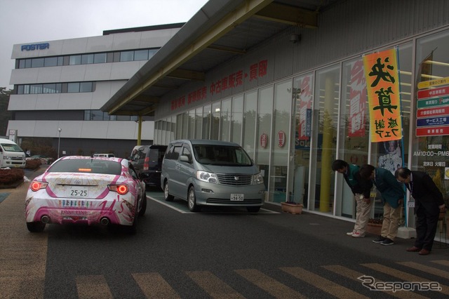 ラブライブ!公式販売痛車納車式が東京トヨペットにて開催