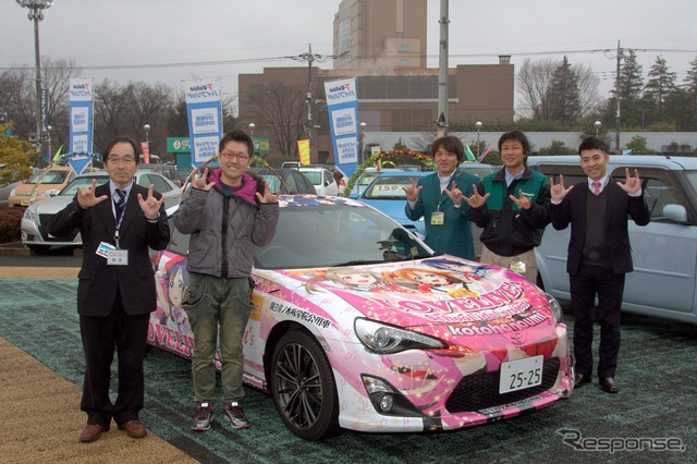 ラブライブ!公式販売痛車納車式が東京トヨペットにて開催