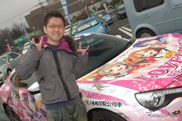 ラブライブ!公式販売痛車納車式が東京トヨペットにて開催