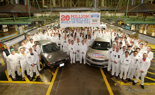 米国生産第1号車のアコード（左）と米国生産1000万台目のアコード