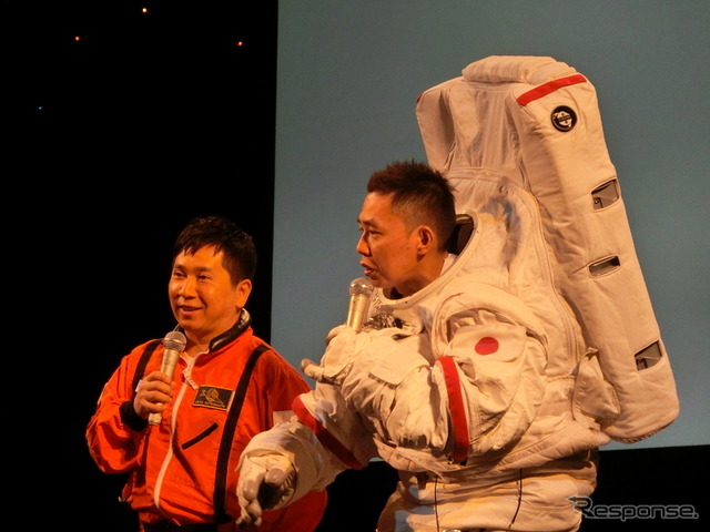 宇宙博2014 オフィシャルサポーターに就任した 爆笑問題の二人。
