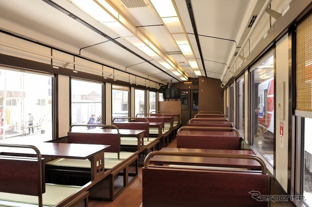 36-Z1形「さんりくはまかぜ」の車内。『お座敷列車北三陸号』では指定席扱いとなる。