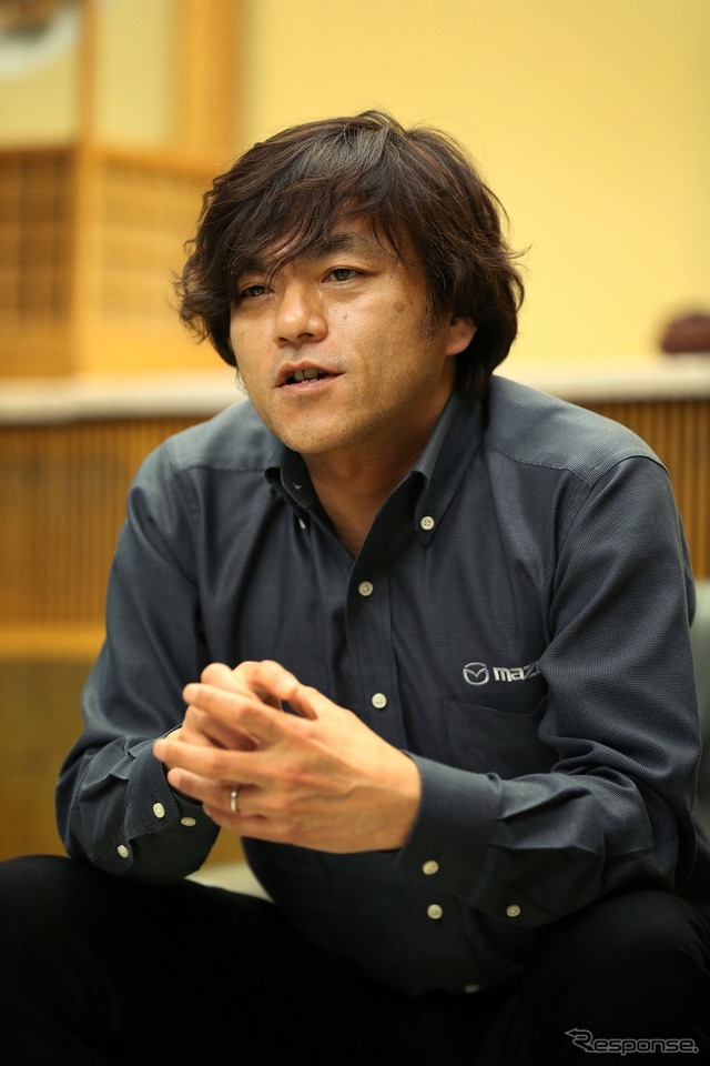車両開発推進部の森内健夫氏(左)