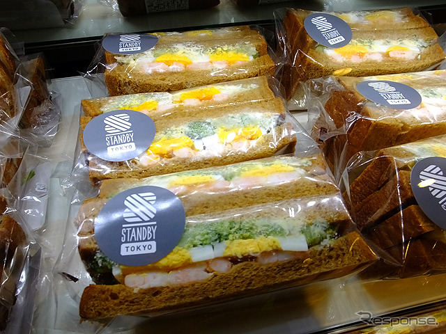 東京駅構内 新幹線南乗換改札前に誕生したカフェ・雑貨「STANDBY TOKYO」