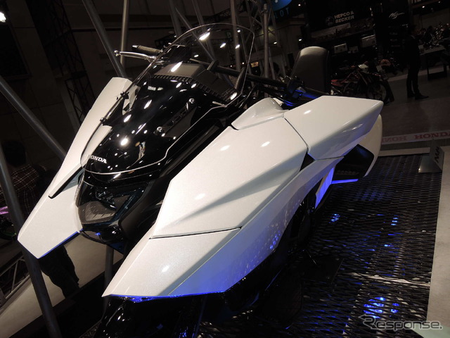 【東京モーターサイクルショー14】ホンダ NM4 の未来的デザインの理由