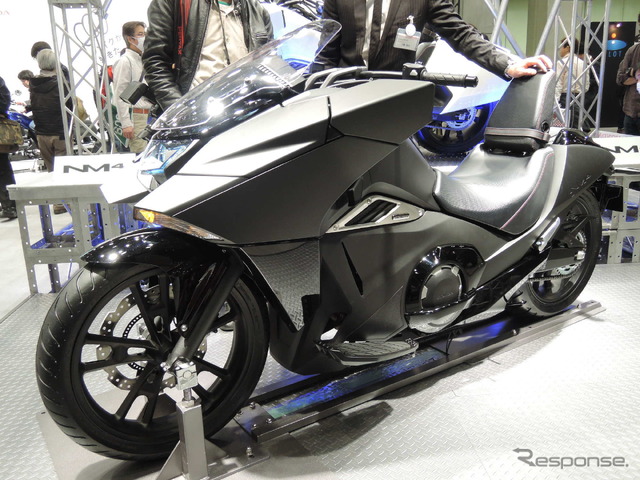 【東京モーターサイクルショー14】ホンダ NM4 の未来的デザインの理由