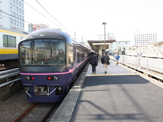 房総半島方面へ向かう列車が発着していた行き止まり式の両国駅3番線ホーム。現在は団体・臨時列車用のホームとなっており、同駅発着の定期列車は運転されていない。