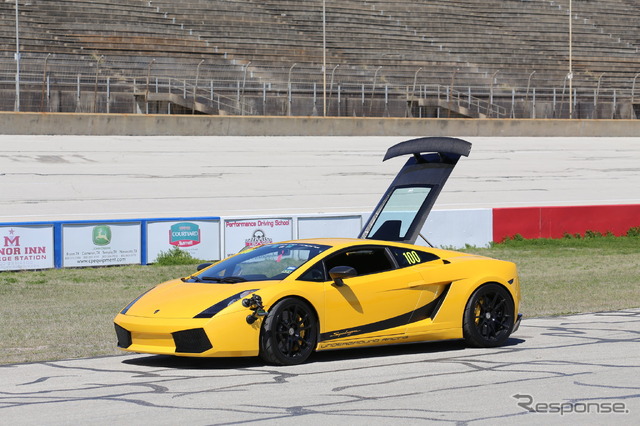テキサス洲、テキサス・ワールド・スピードウェイにて行われた「TX2K14」のレースイベント