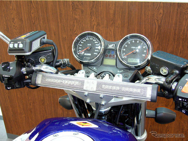 【A&Vフェスタ2005】JVCの二輪車用アクティブスピーカー