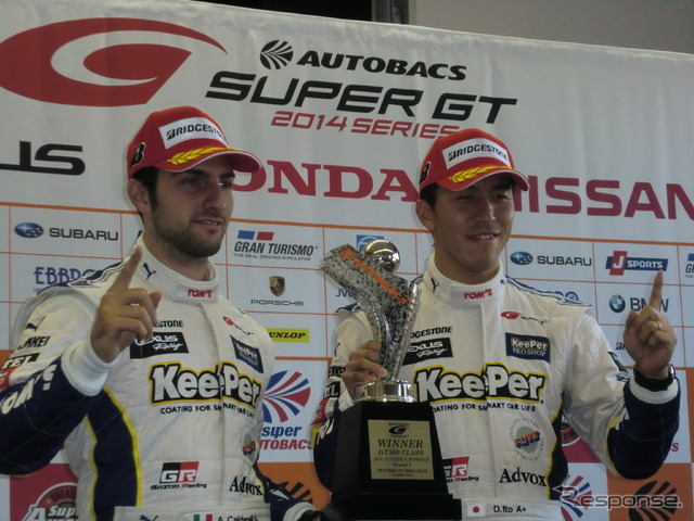 GT500優勝のカルダレッリ(左)と伊藤大輔。