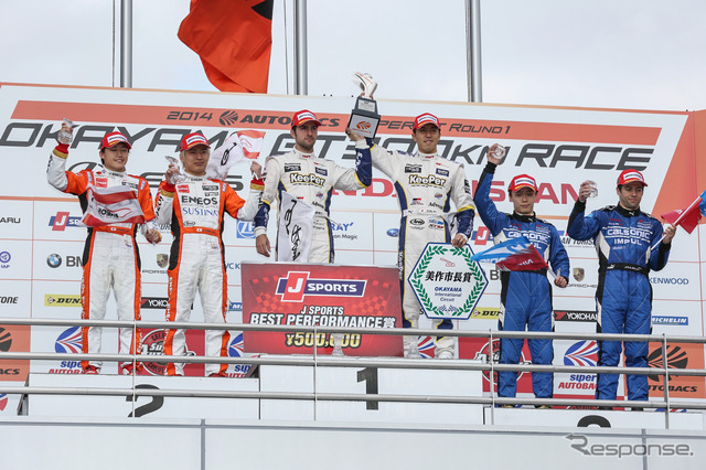 GT500クラスの表彰式。撮影:益田和久