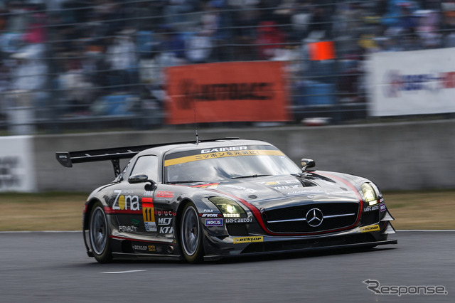 GT300決勝3位、#11 メルセデスSLS。撮影:益田和久