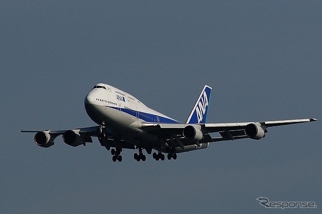 最後のジャンボ、ANAのボーイング747-400D、JA8961は3月31日の15時13分、羽田空港のA滑走路(16L)に着陸した。