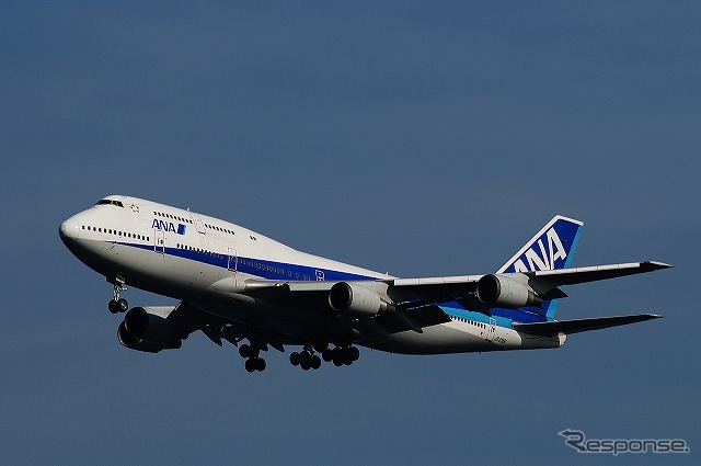 最後のジャンボ、ANAのボーイング747-400D、JA8961は3月31日の15時13分、羽田空港のA滑走路(16L)に着陸した。