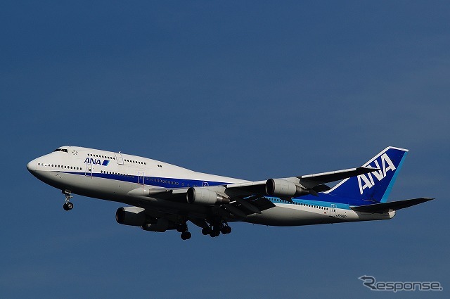 最後のジャンボ、ANAのボーイング747-400D、JA8961は3月31日の15時13分、羽田空港のA滑走路(16L)に着陸した。