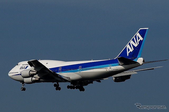 最後のジャンボ、ANAのボーイング747-400D、JA8961は3月31日の15時13分、羽田空港のA滑走路(16L)に着陸した。