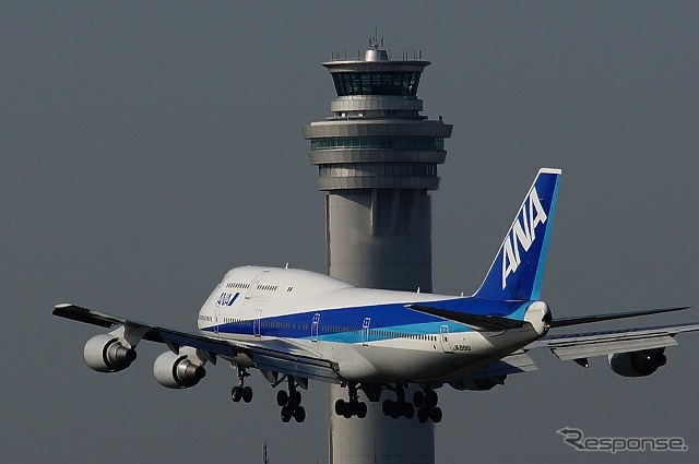 最後のジャンボ、ANAのボーイング747-400D、JA8961は3月31日の15時13分、羽田空港のA滑走路(16L)に着陸した。
