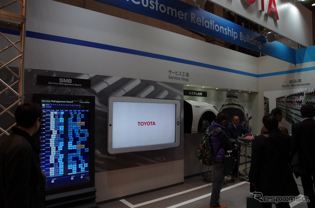 ATTT14トヨタブースのe-CRB展示