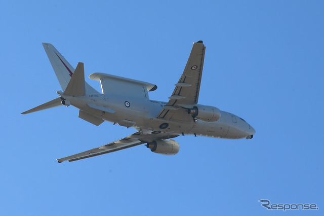 MH370便の手がかり捜索をおこなうオーストラリア空軍機(4月7日)