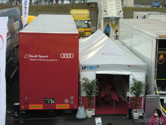 Audi Team Hitotsuyamaのパドックテント。