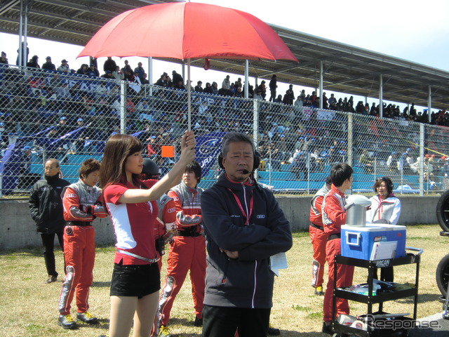 チームを率いる鬼木秀和監督。