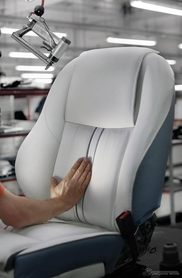 製作中のインフィニティQ50グッド