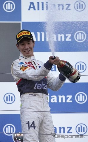 2012年F1日本GPで3位の表彰台に立った小林可夢偉