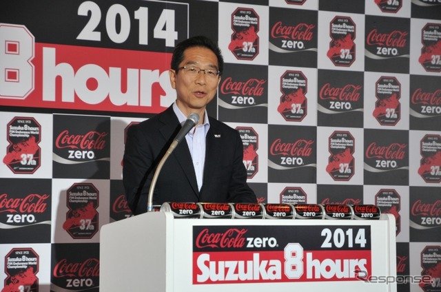 8耐記者発表会の冒頭で挨拶を行うモビリティランドの曽田浩取締役社長