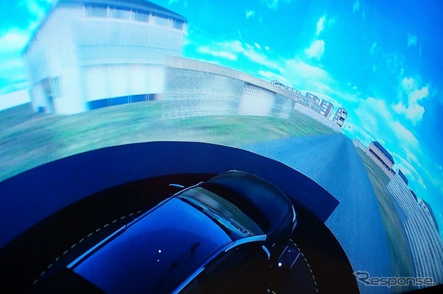 シミュレーターは眺めるだけで体験はできない。