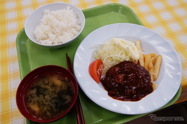 JARIの食堂も開放。昨年はワンコイン(500円)で食事ができた。
