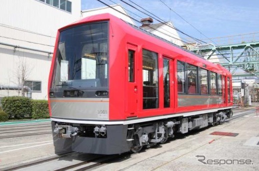 箱根登山鉄道の新型車3000形。4月12日に同社入生田車両基地に搬入された