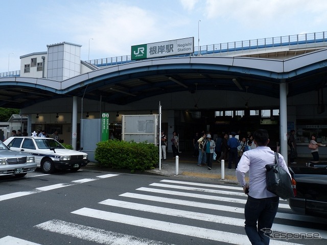 根岸線の根岸駅。同駅を含む桜木町～磯子間は今から50年前の1964年に開業した。