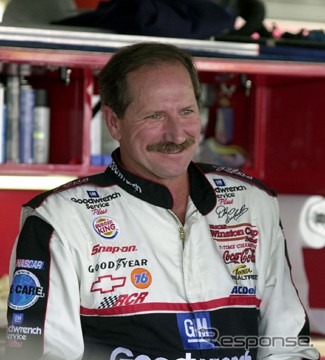 NASCAR界のセナ、レース中に事故死