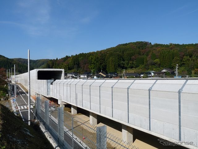 2015年春の長野~金沢間延伸開業が予定されている北陸新幹線。工事は最終段階に入っており、試運転も行われている。