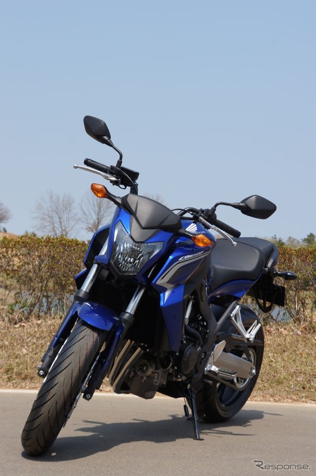 【ホンダ CB650F 発売】ネイキッドスタイルで力強さ訴求［写真蔵］