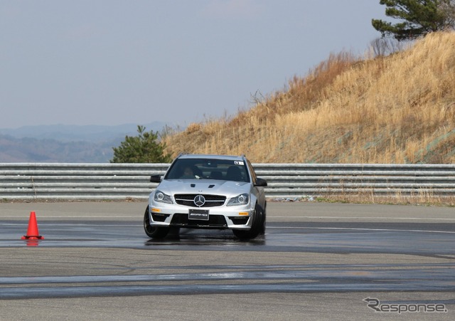 低μでの車両コントロール