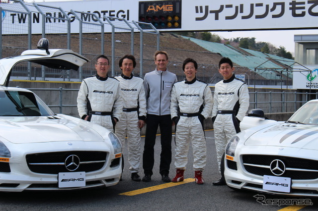 AMGドライビングアカデミー ベーシックトレーニングのインストラクター(左から、瀬在仁志氏、竹内浩典氏、ピーター・エブナー氏、中谷明彦氏、黒澤治樹氏)