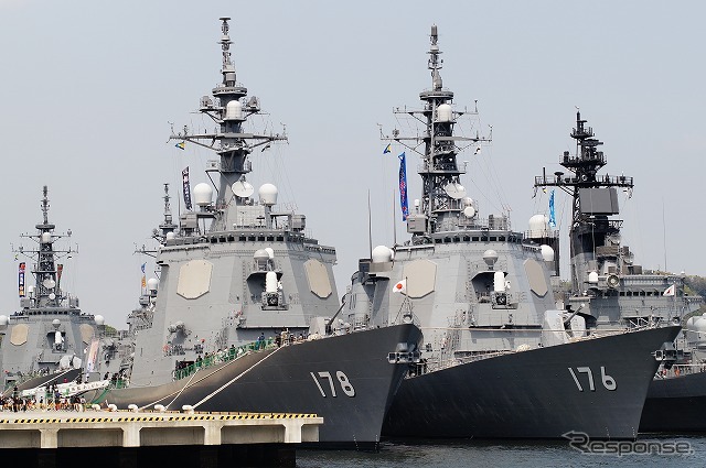 演習で多くの艦艇が集るタイミングを利用して、もうひとつの対抗戦が横須賀で開催。日本に6隻しかないイージス艦がなんと4隻も参加。