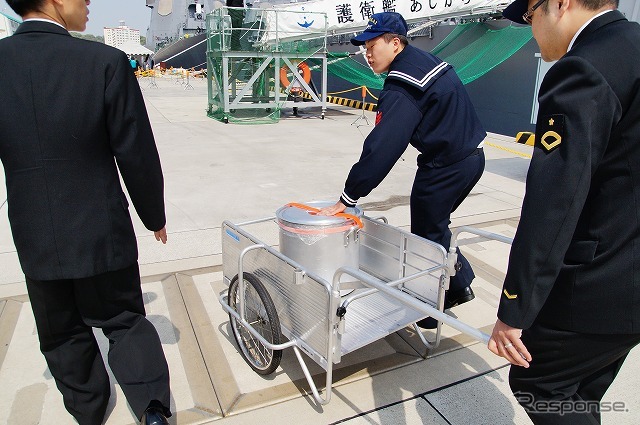 艦艇内の調理場で作り、それを鍋ごと会場に運んでいく。これはイージス艦こんごうのカレー。