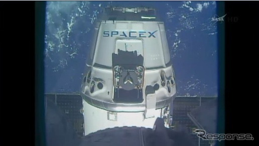ドラゴン補給船3号機国際宇宙ステーションと結合
