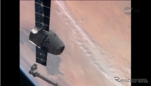 ドラゴン補給船3号機国際宇宙ステーションと結合