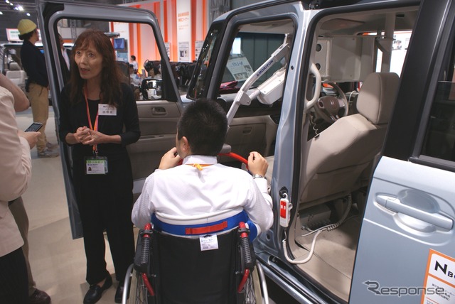 軽自動車に車への移乗装置『N-Lift(エヌ・リフト)』