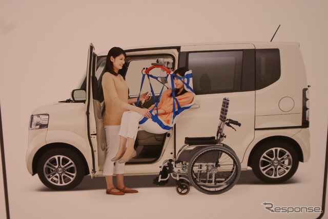 軽自動車に車への移乗装置『N-Lift(エヌ・リフト)』