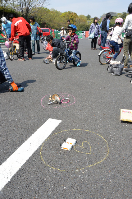 補助輪なしで自転車に乗れた! 親子の挑戦を自転車競技団体がサポート