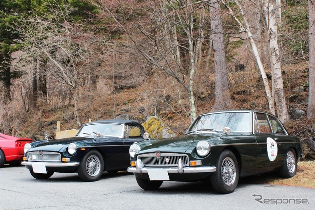 MG・B(左)とMG・BGT(右)
