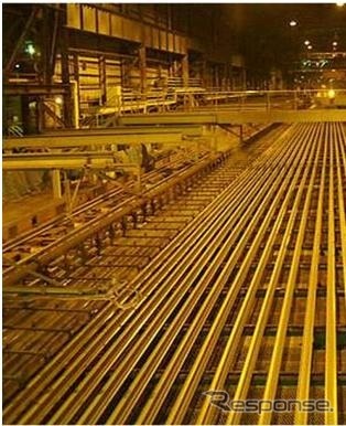 新日鐵住金が製造・出荷体制を整えた150mレール。出荷時の長さとしては世界最長となる。