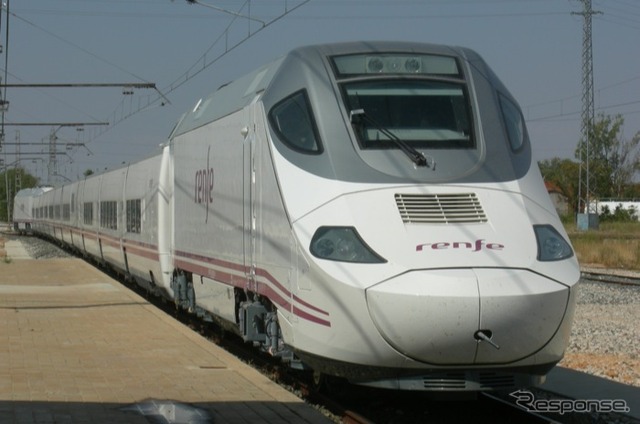 軌間可変列車の実用化では世界でスペインが先行している。写真は両端に動力車を連結した「タルゴ250」(スペイン国鉄での形式はS130形)