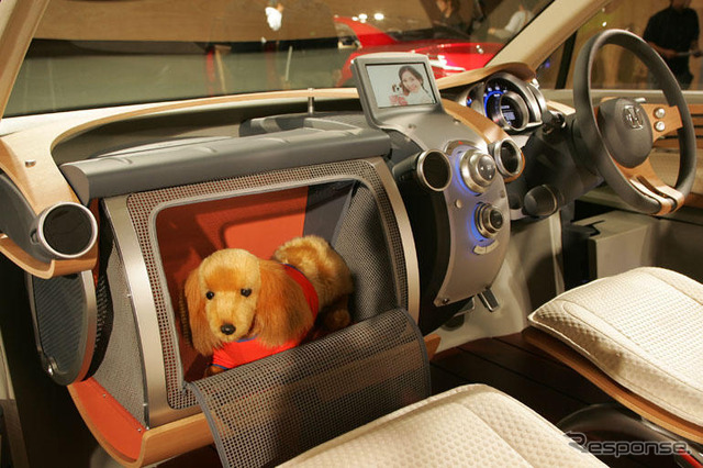 【東京モーターショー05】ホンダ W.O.W …犬は家族のパートナー