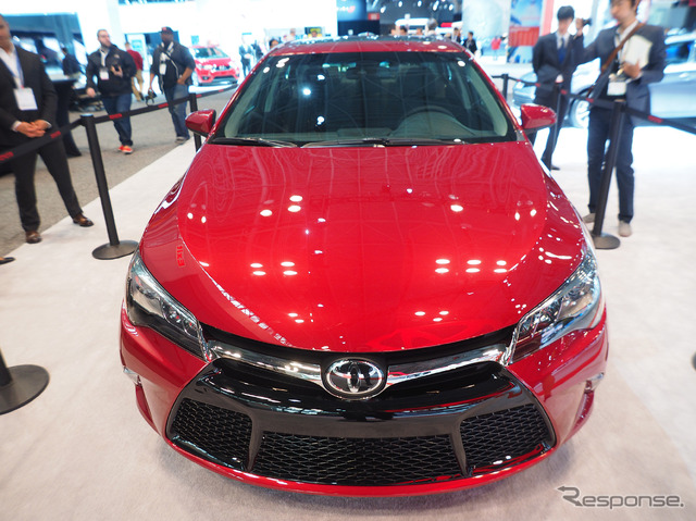トヨタ カムリ 2015年モデルのXSE