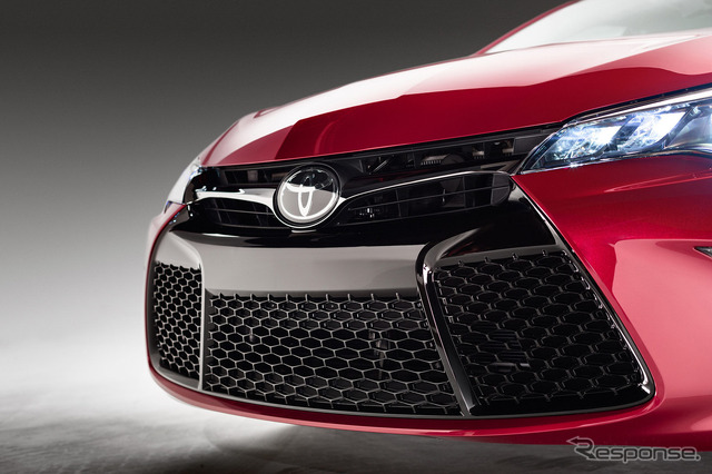 トヨタ カムリ 2015年モデルのXSE